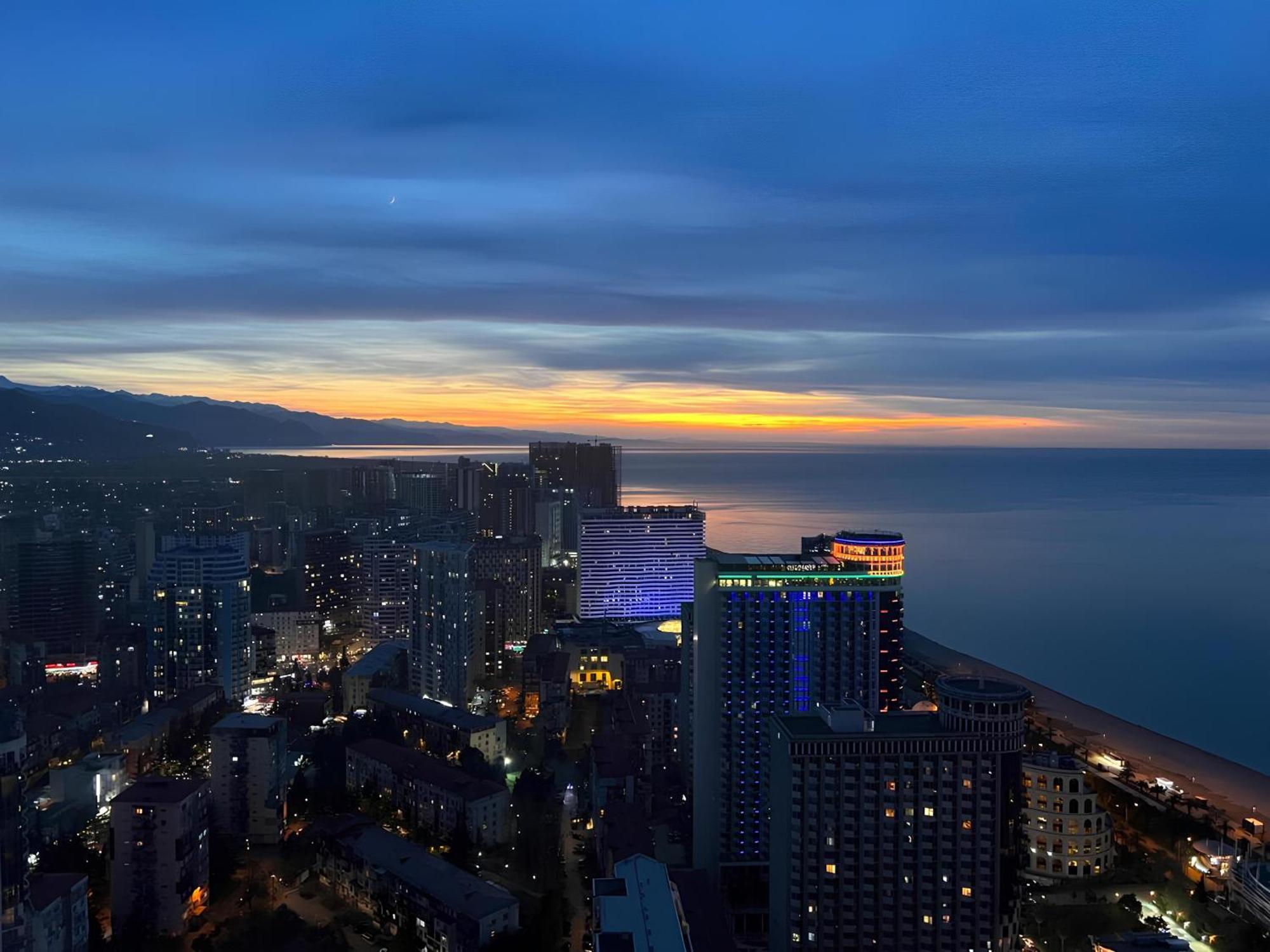 Orbi Panoramic Aparthotel Batumi Esterno foto