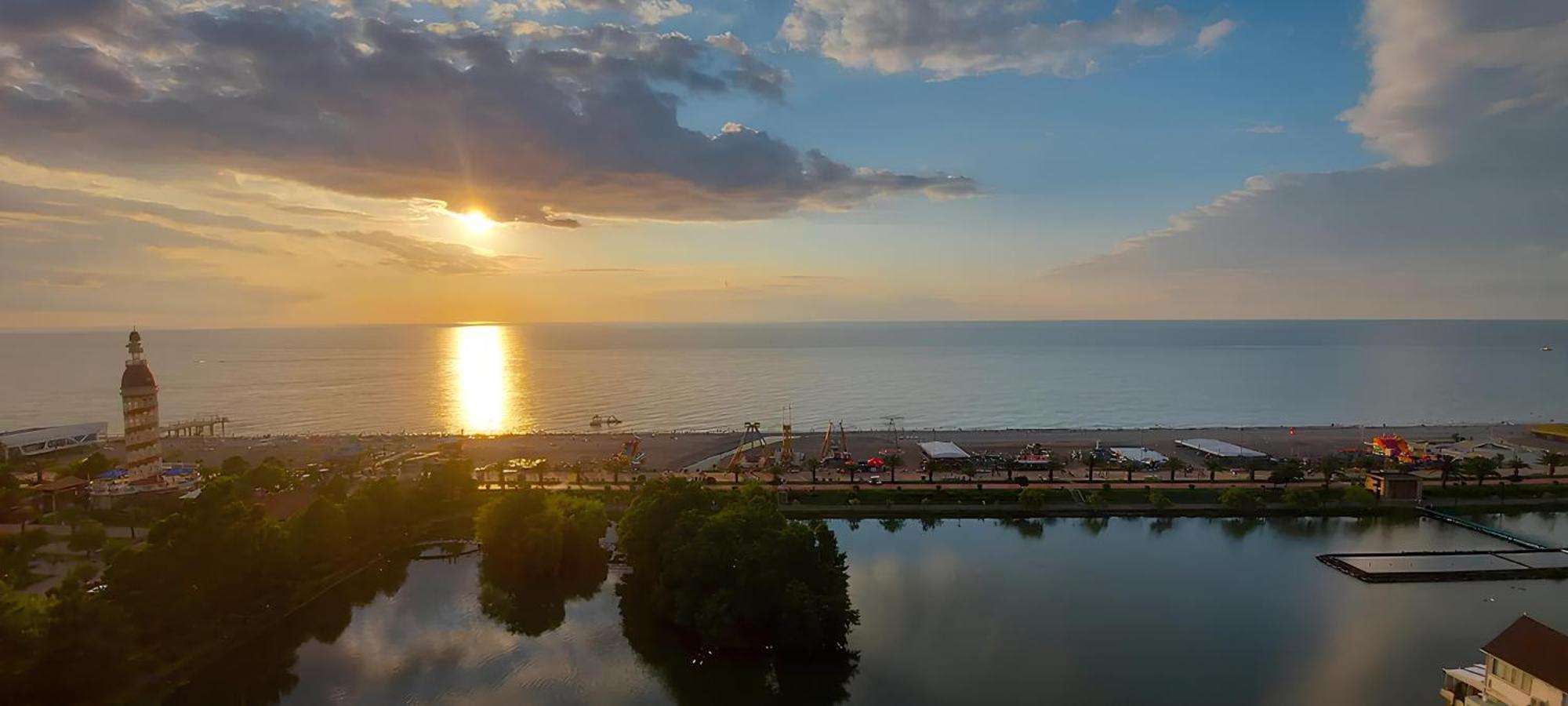 Orbi Panoramic Aparthotel Batumi Esterno foto