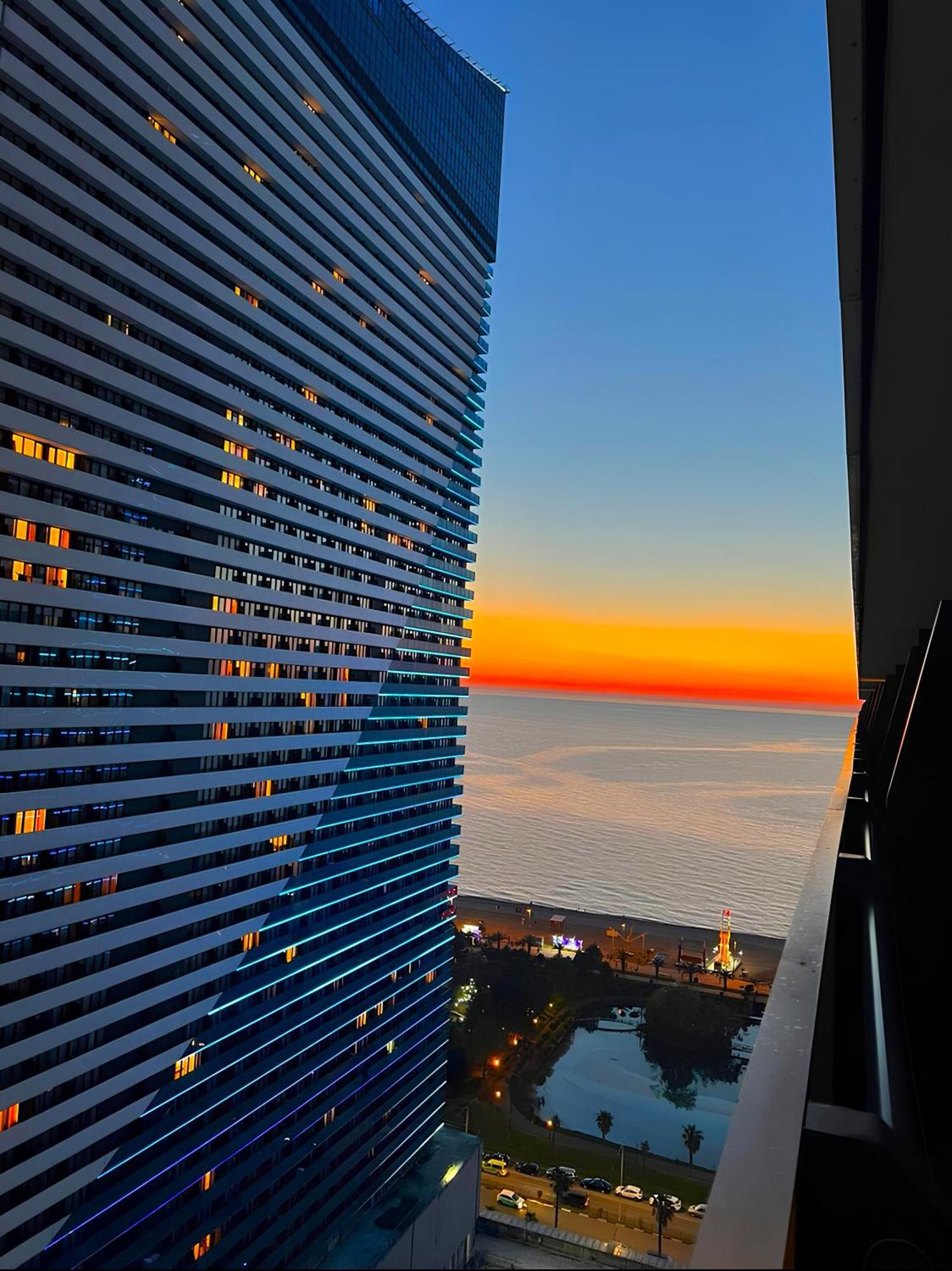 Orbi Panoramic Aparthotel Batumi Esterno foto