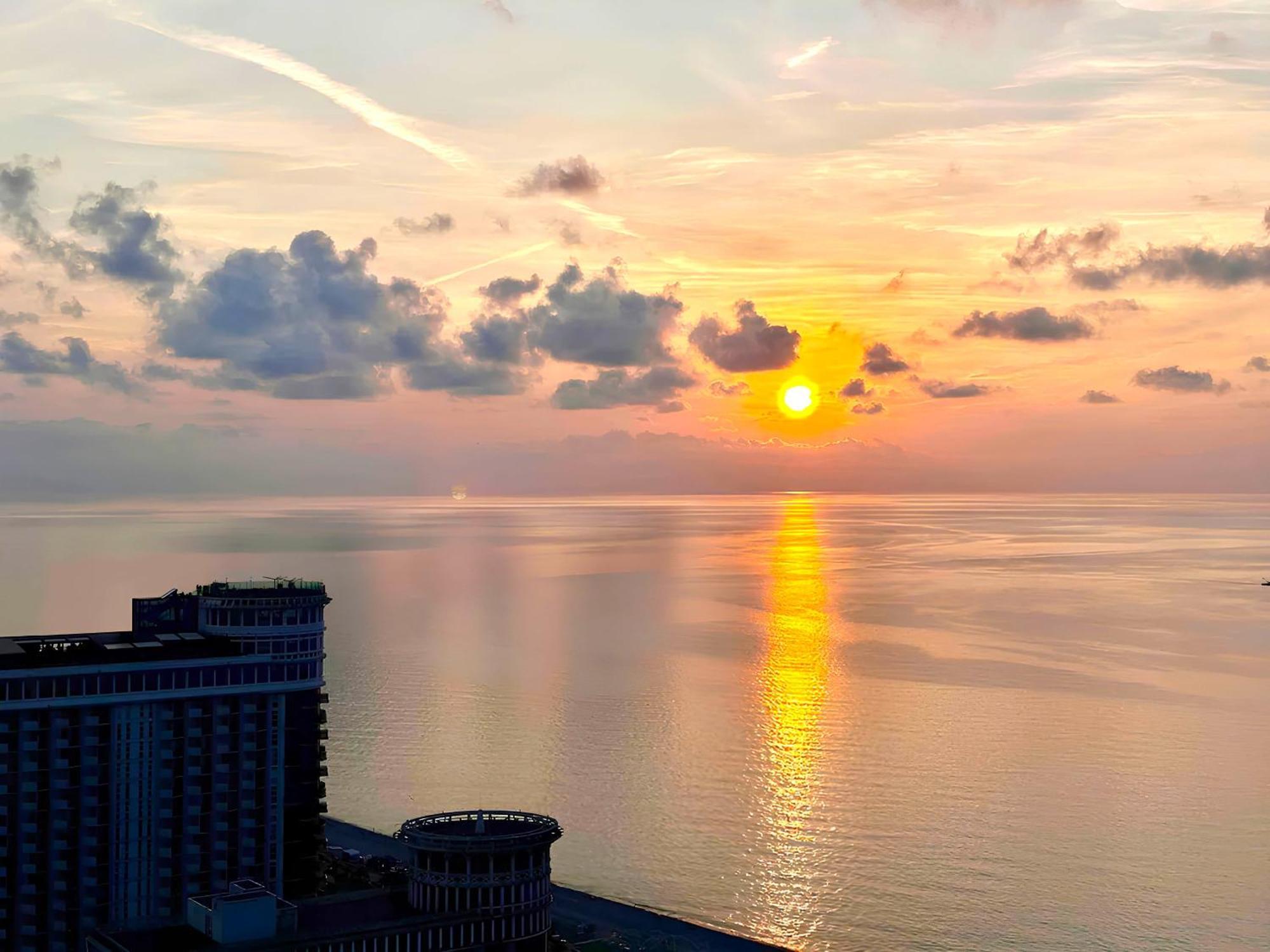 Orbi Panoramic Aparthotel Batumi Esterno foto